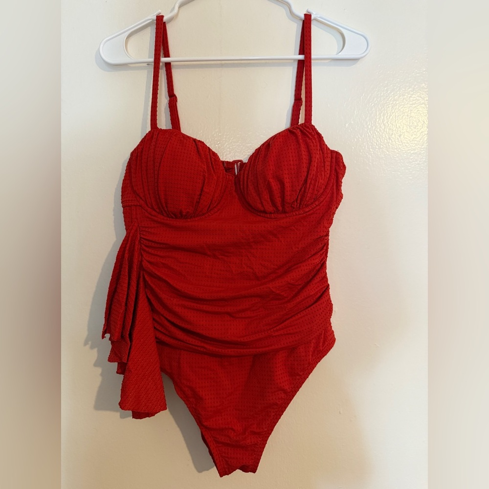One-piece RHODE swimsuit RED
Size Large NWT